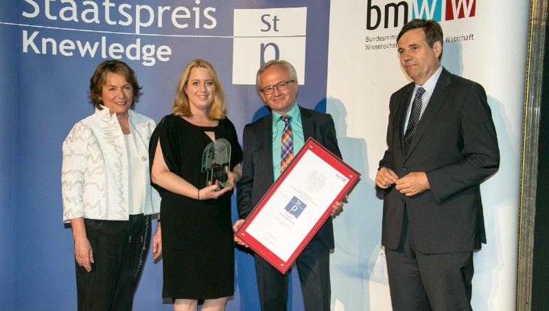 Präs. KommR BR Sonja Zwazl WK-NÖ und KNEWLEDGE-Initiative), Mag. Susanne Hopfgartner und Vorstand Mag. Manfred Rosenauer (beide STRABAG SE), Sektionschef Dr. Matthias Tschirf (BMWFW). Foto: Knewledge Präs. KommR BR Sonja Zwazl WK-NÖ und KNEWLEDGE-Initiative), Mag. Susanne Hopfgartner und Vorstand Mag. Manfred Rosenauer (beide STRABAG SE), Sektionschef Dr. Matthias Tschirf (BMWFW). Foto: Knewledge