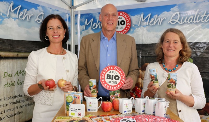 Barbara Köcher-Schulz (Bio-Marketing-Managerin der AMA), GF Michael Blass und Beatrix Brauner (Studienleiterin Sensor Marktforschung) präsentieren eine aktuelle Umfrage zu Bio in der Gastronomie. Foto: AMA/APA/Langegger Barbara Köcher-Schulz (Bio-Marketing-Managerin der AMA), GF Michael Blass und Beatrix Brauner (Studienleiterin Sensor Marktforschung) präsentieren eine aktuelle Umfrage zu Bio in der Gastronomie. Foto: AMA/APA/Langegger