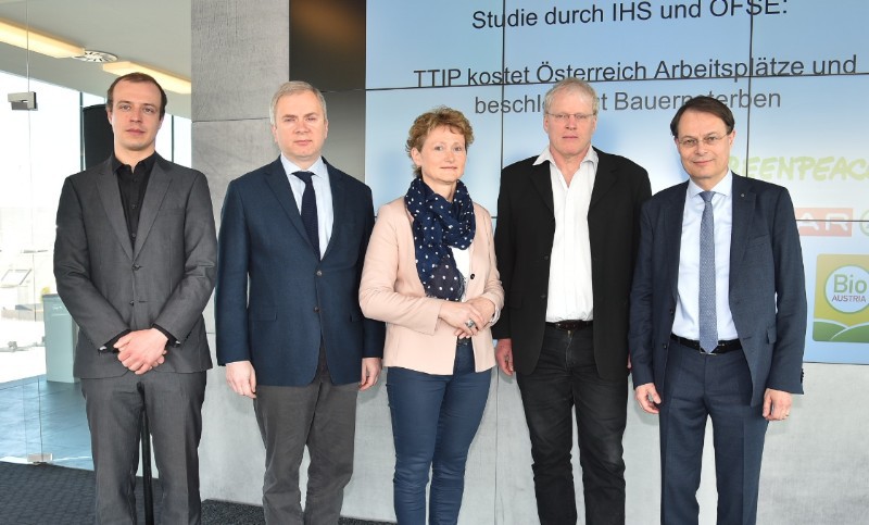Mag. Michael Miess (IHS), Dr. Werner Raza (ÖFSE), Gertraud Grabmann (Bio Austria), Mag. Alexander Egit (Greenpeace), Dr. Gerhard Drexel (SPAR). Mag. Michael Miess (IHS), Dr. Werner Raza (ÖFSE), Gertraud Grabmann (Bio Austria), Mag. Alexander Egit (Greenpeace), Dr. Gerhard Drexel (SPAR).