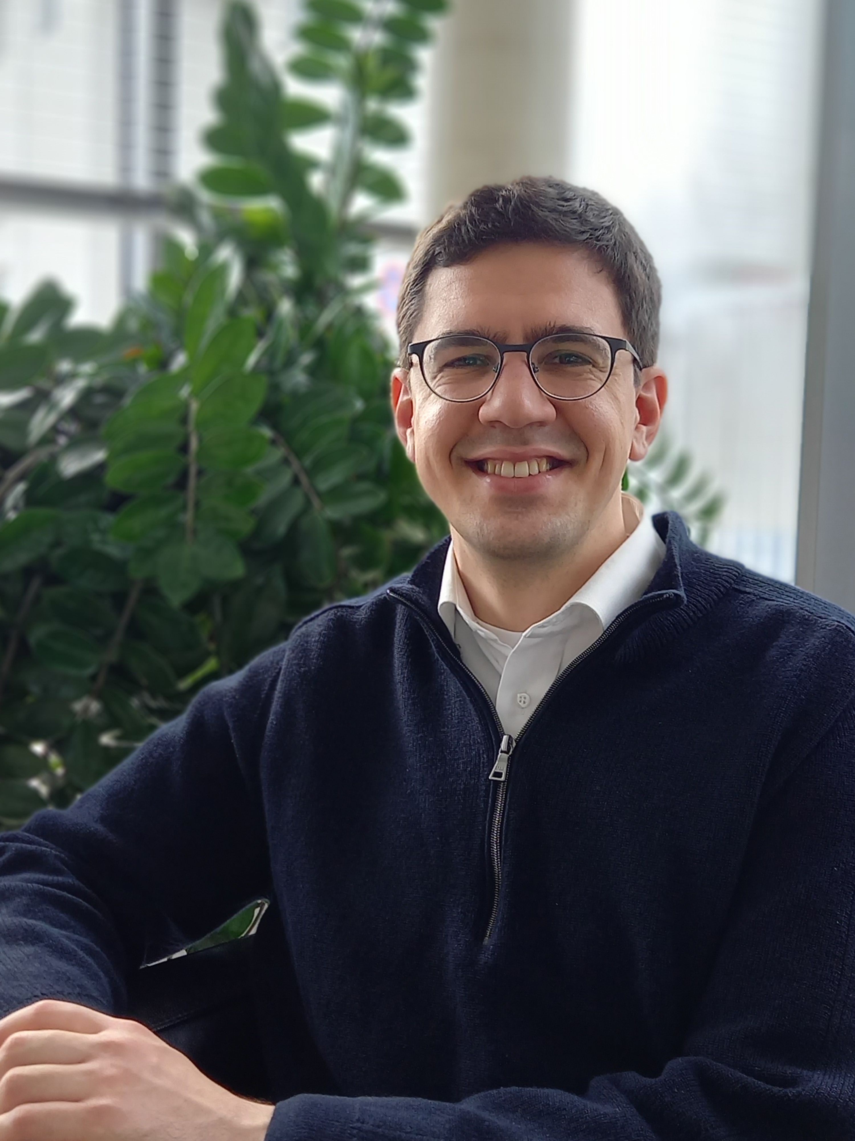 DI Benedikt Sonnweber ist neuer Manager of Secondary Raw Materials. Er stellt die Qualität der zugelieferten Scherben sicher. 