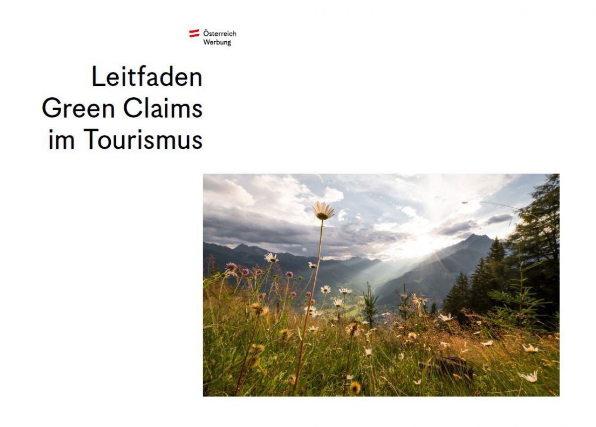 Das Cover der Studie zeigt eine Blumenwiese. Daneben steht der Titel: Leitfaden Greenh Claims im Tourismus