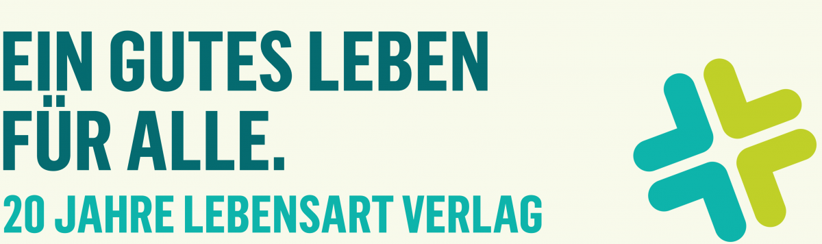Der Titel in dunklem Petrol: EIN GUTES LEBEN FÜR ALLE.
Darunter in türkisblau: 20 Jahre Lebensart Verlag. Rechts daneben das Logo des Lebensart Verlags: zwei türkisblaue und zwei wassergrüne Ls, deren Spitzen alle zum selben Mittelpunkt ausgerichtet sind