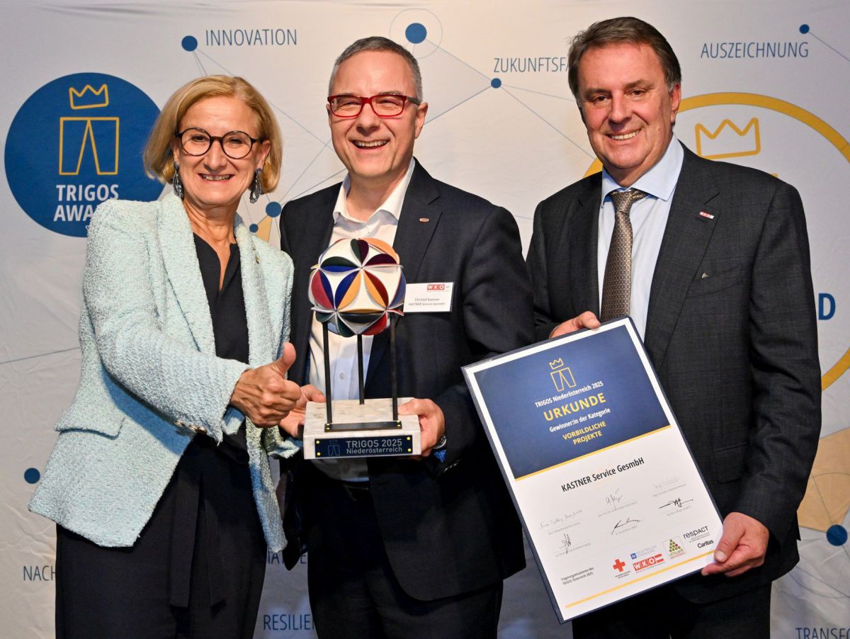 Gewinner in der Kategorie „Vorbildliche Projekte“ ist die KASTNER Service GesmbH aus Zwettl (v.l.): Landeshauptfrau Johanna Mikl-Leitner, Geschäftsführender Gesellschafter Christof Kastner und WKNÖ-Präsident Wolfgang Ecker.