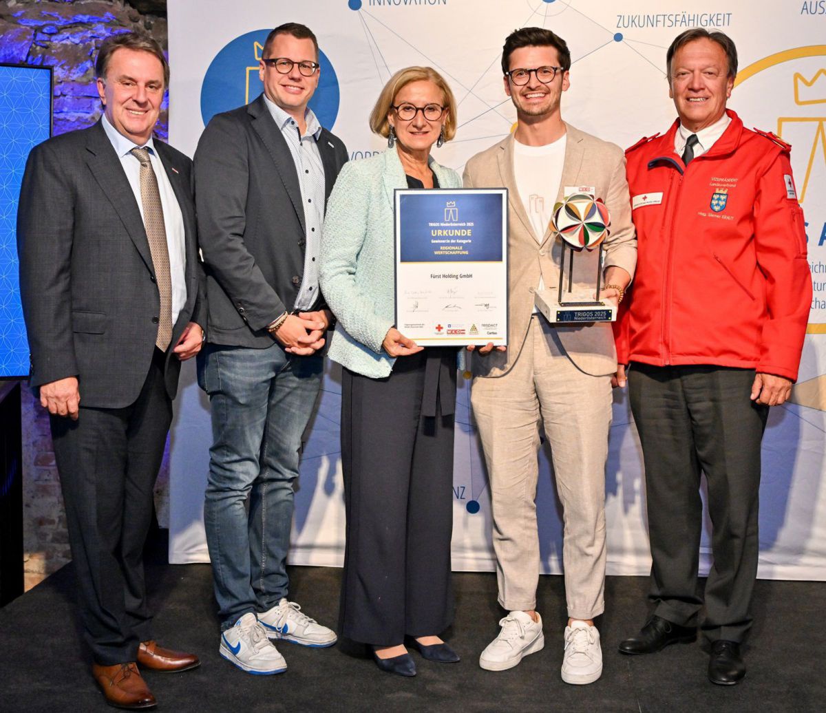 Gewinner in der Kategorie „Regionale Wertschaffung“ ist die Fürst Holding GmbH aus Golling an der Erlauf (v.l.): WKNÖ-Präsident Wolfgang Ecker, Caritas-Generalsekretär Christoph Riedl, Landeshauptfrau Johanna Mikl-Leitner, Geschäftsführer Lukas Fürst sowi