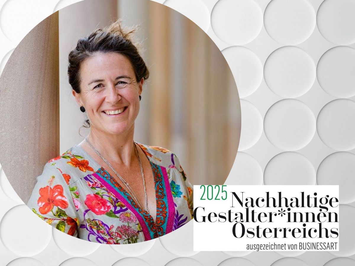 Franziska Weder lacht aus einem runden Bildausschnitt. Der Hintergrund ist, wie auf dem Cover der BUSINESSART 4/2025, ein weißes, reliefartiges Muster aus Kreisen. Rechts unten im Eck ist das Logo der Nachhaltigen Gestalter*innen 2025 platziert.