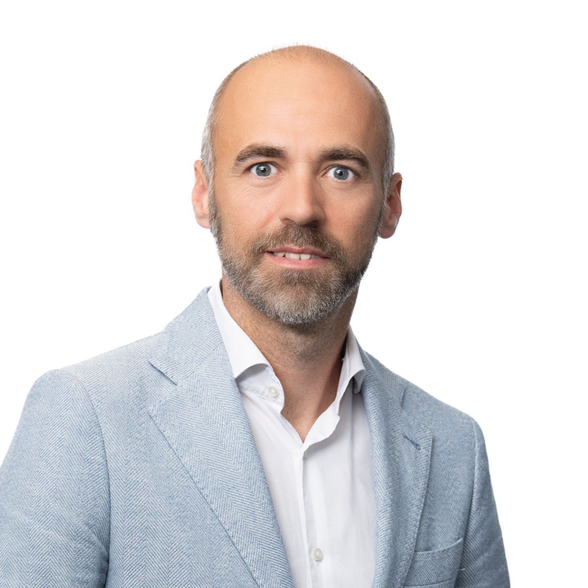 Gerhard Weiner im hellgrauen Sakko und weißen Hemd.