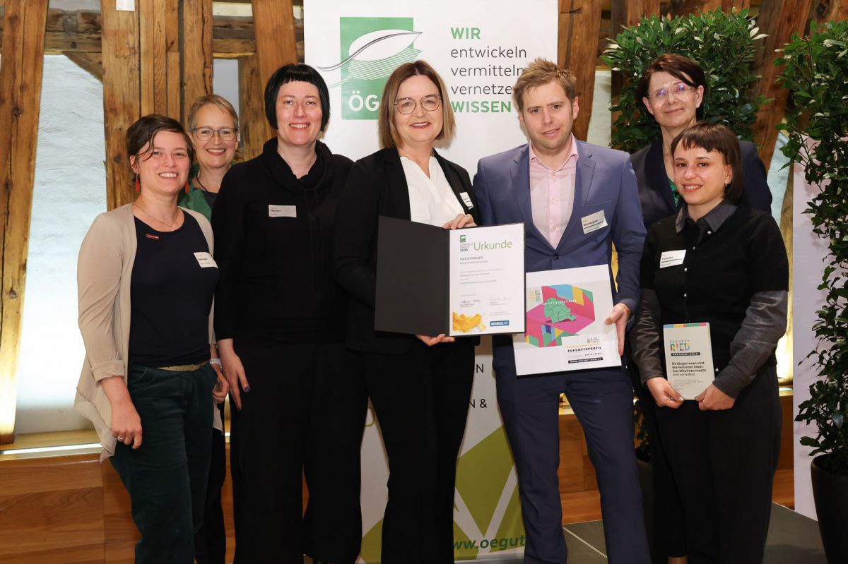 Michaela Reisinger (Lebensart VerlagsGmbH), Monika Auer (ÖGUT-Generalsekretärin), Martina Madner (Lebensart VerlagsgmbH), Regina Barth (Stadtgemeinde Ried), Lukas Oberwagner (Grüne Umweltstadtrat/Ried), Andrea Reithmayer (ÖGUT-Präsidentin), Eva Frauscher 