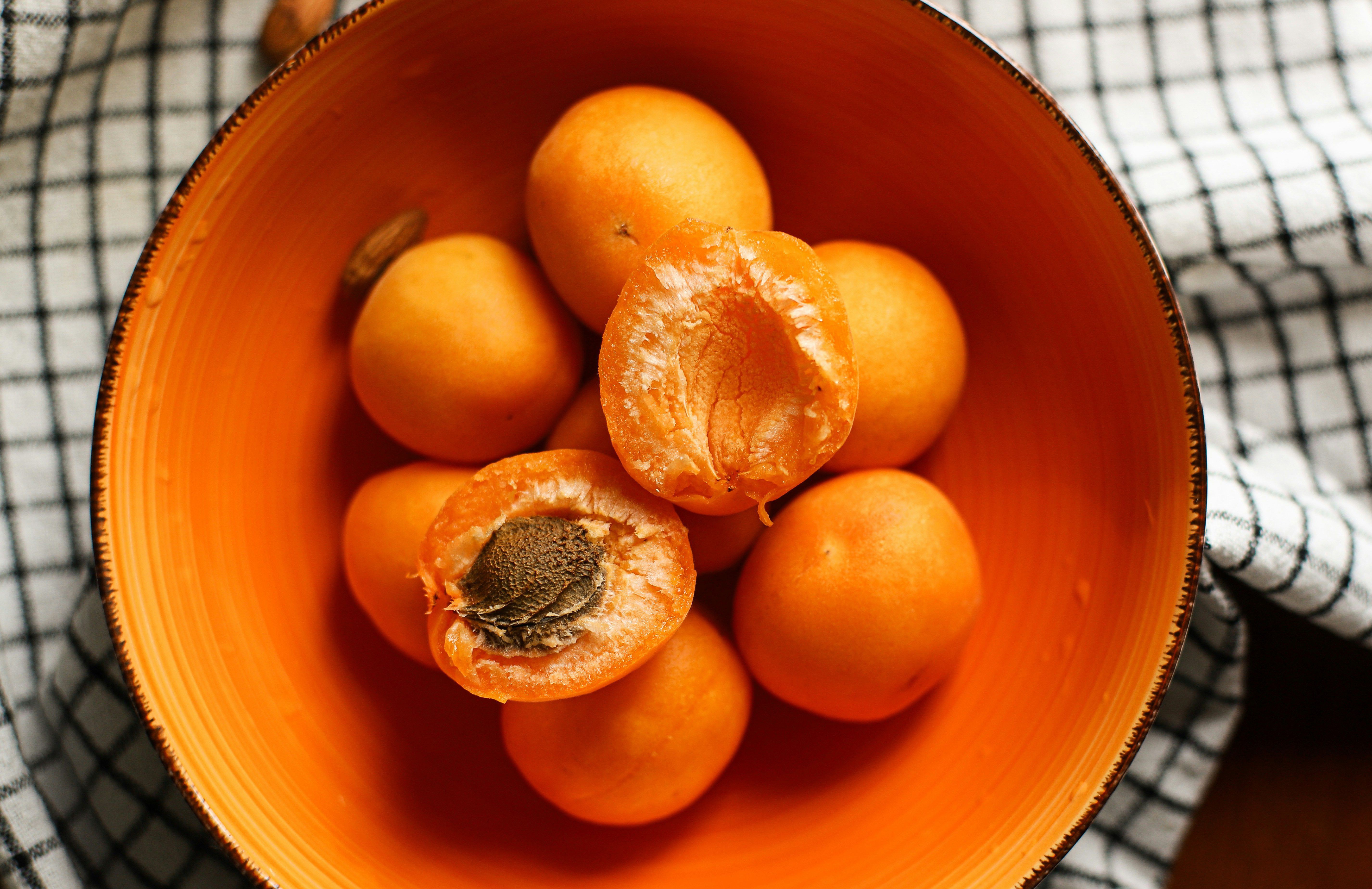 marillen-mit-kern-f-lapshinakseniia-unsplash