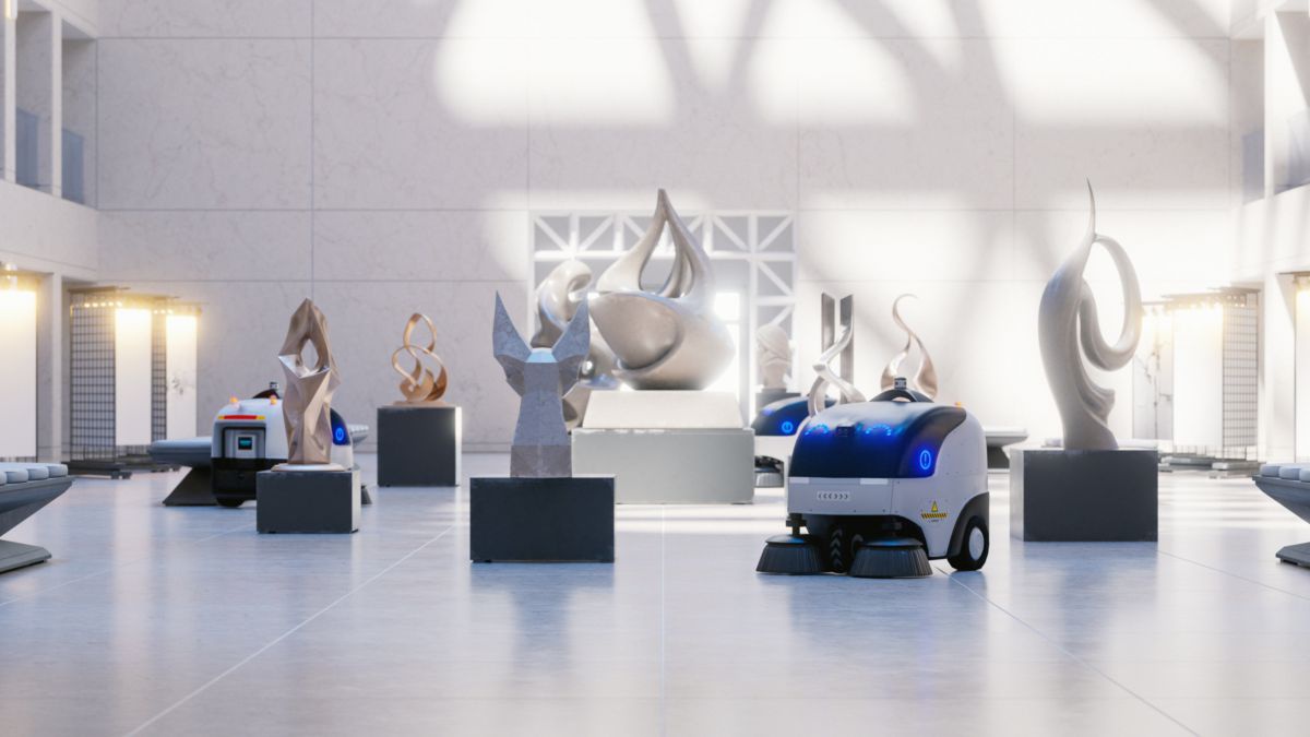Ein autonomes Bodenreinigungsgerät fährt Runden zwischen Kunstwerken auf Podesten und reinigt den weißen Marmorboden in einer Ausstellungshalle.