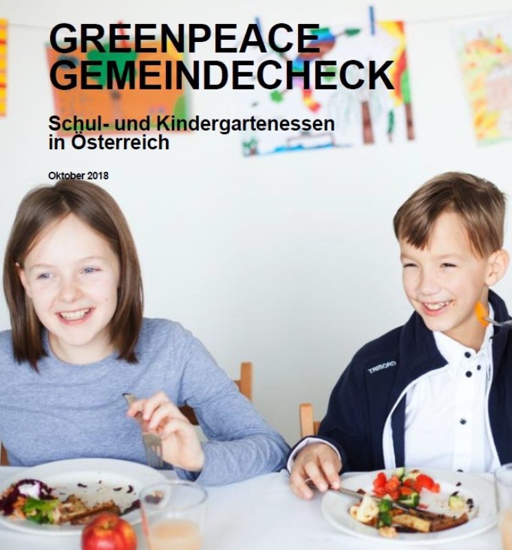Cover-Greenpeace-Gemeindecheck-Kinder beim essen