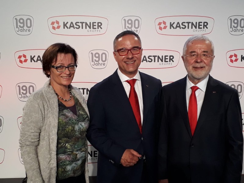 Roswitha Reisinger, BUSINESSART gratuliert Christof und Peter Kastner. Foto: Brandstätter