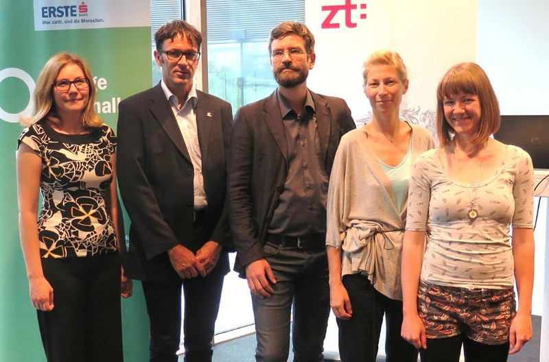 Am Foto: Maja Zuvela-Aloise, Jürgen Preiss, Erik Meinharter, Stephanie Drlik, Vera Enzi