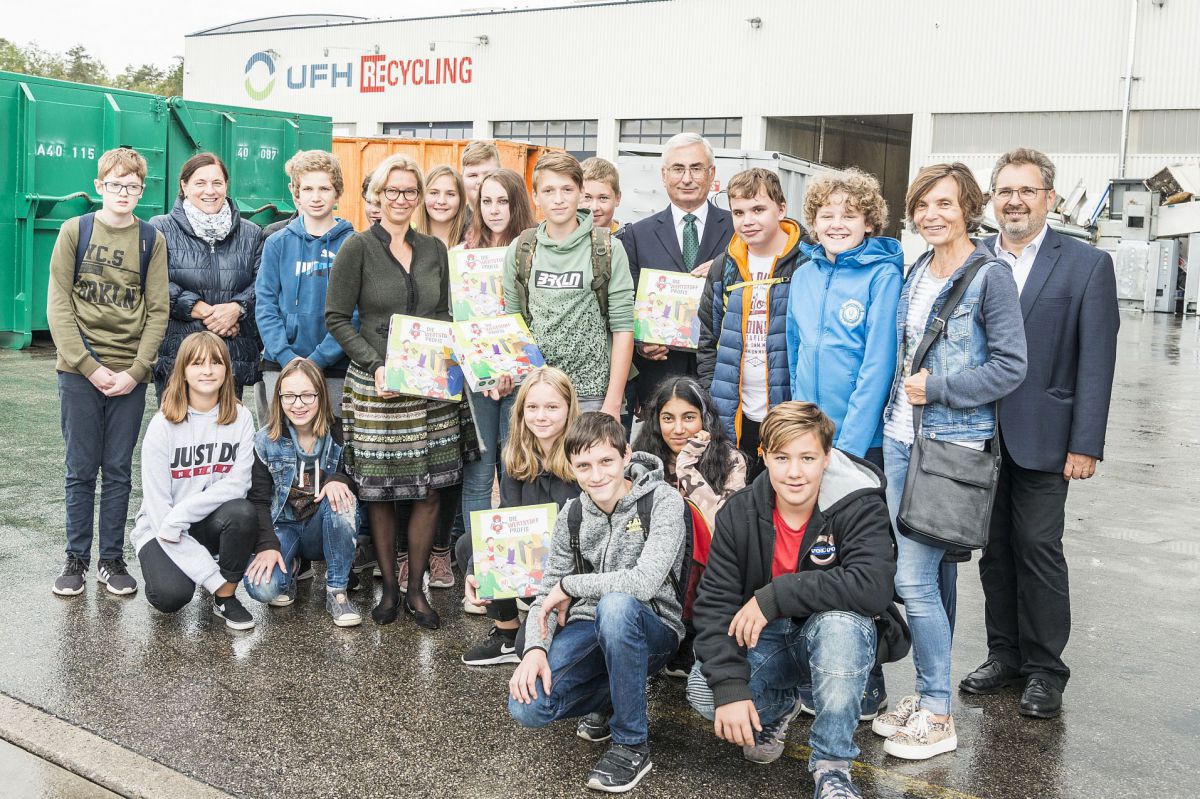 lokalaugenschein-kuehlgeraete-recyclinganlage-schulklasse-der-neuen-mittelschule-gleiss