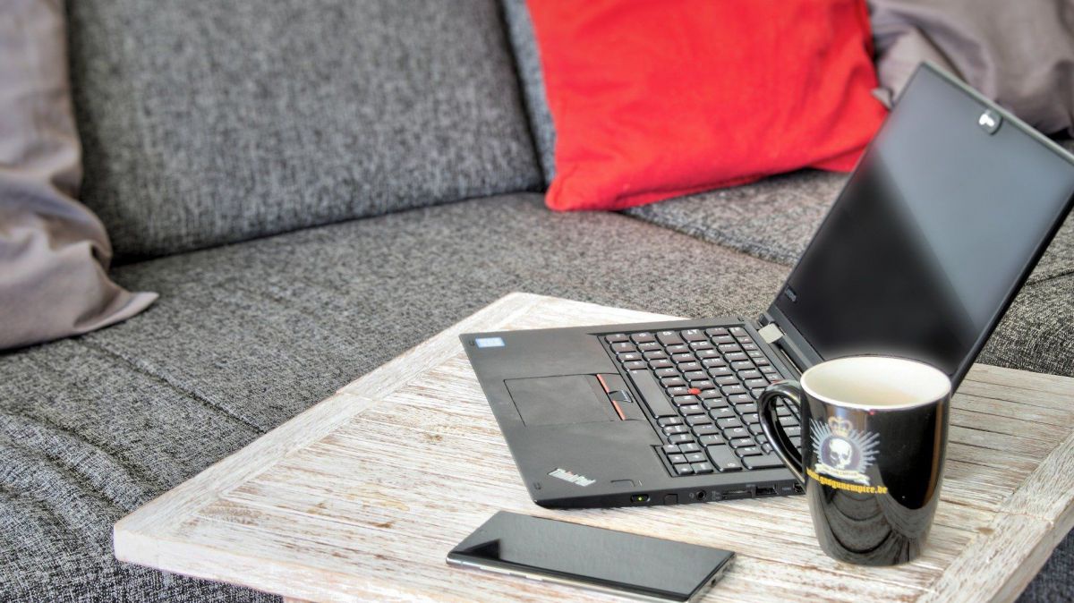 elchinator-pixabay-home-office